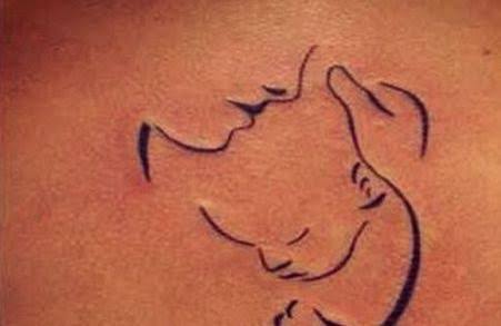 Quand l’absence s’inscrit sur la peau : le tatouage dans le deuil périnatal